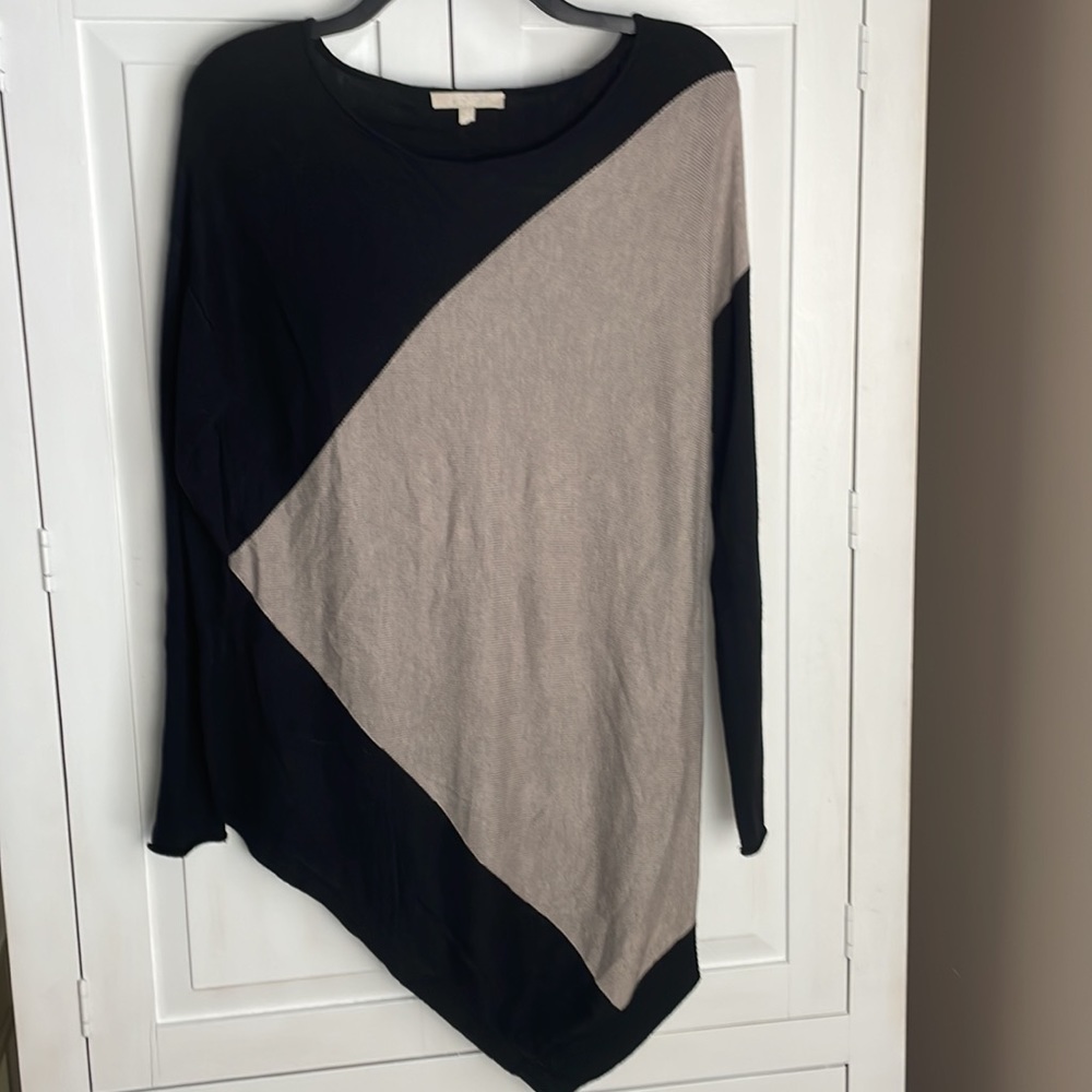 Joan Vass Asymmetric Black and Gray Color Block Sweater Shirt Size Medium